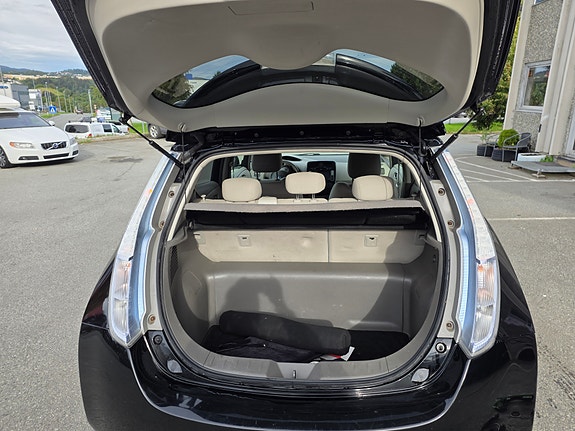 Nissan Leaf 11 of 17