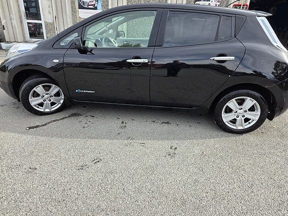 Nissan Leaf 8 of 17
