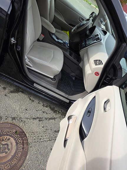 Nissan Leaf 13 of 17