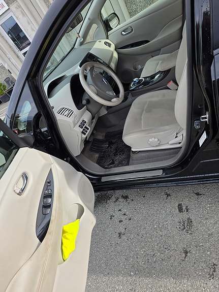 Nissan Leaf 12 of 17