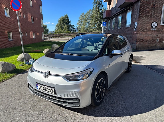 Volkswagen ID.3 2 of 13