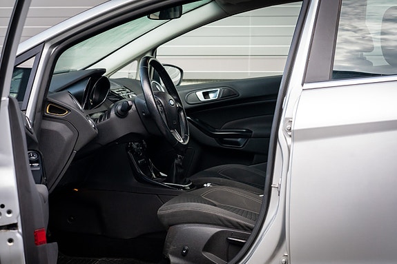 Ford Fiesta 10 of 21