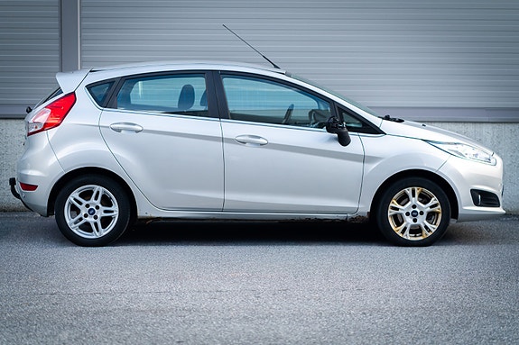 Ford Fiesta 2 of 21