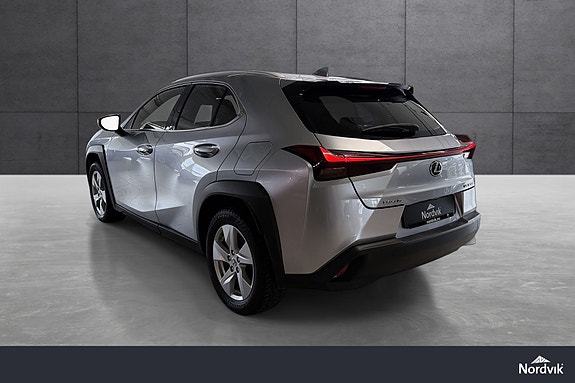 Lexus UX300e 3 of 19