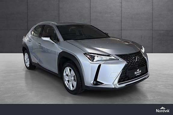 Lexus UX300e 7 of 19