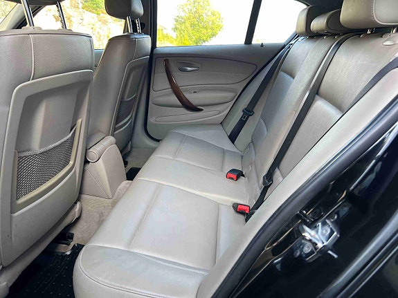 BMW 118i 9 of 16