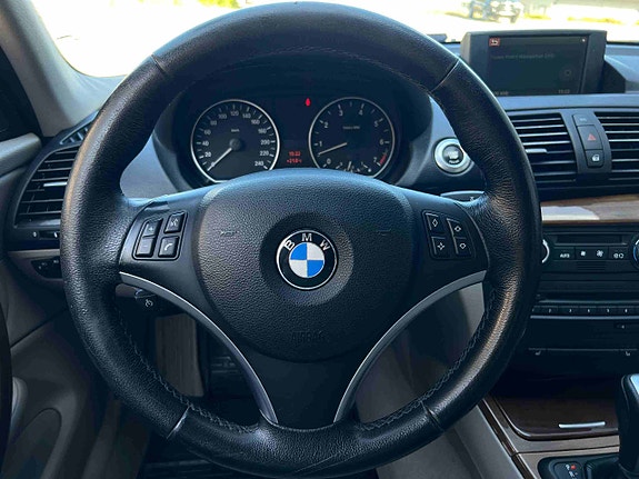 BMW 118i 12 of 16