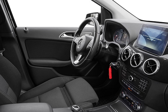 Mercedes-Benz B250 e 25 of 25