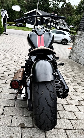 Kawasaki VN 900 Custom 7 of 8
