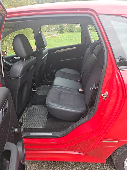 Mercedes-Benz B150 10 of 23