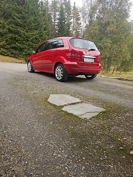 Mercedes-Benz B150 2 of 23