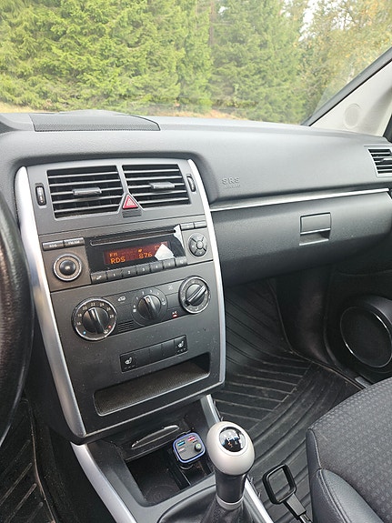 Mercedes-Benz B150 8 of 23
