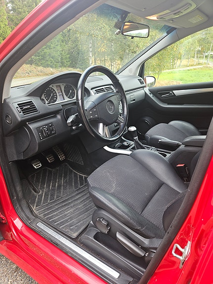 Mercedes-Benz B150 5 of 23