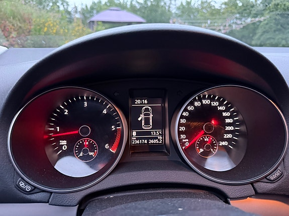 Volkswagen Golf VI 12 of 12