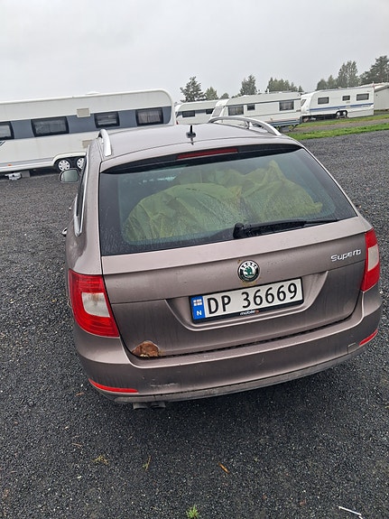 Skoda Superb 2 of 5
