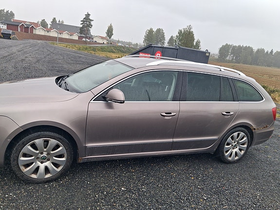 Skoda Superb 3 of 5