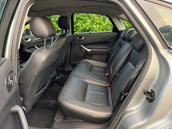 Ford Mondeo 13 of 16