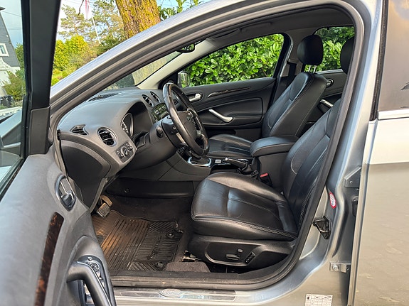 Ford Mondeo 12 of 16
