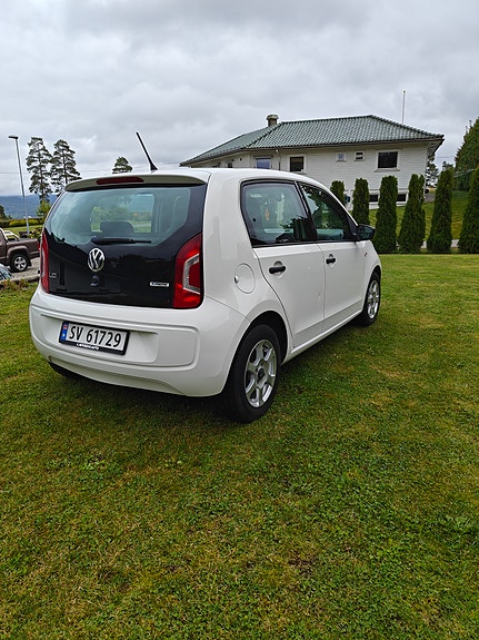 Volkswagen UP! 3 of 9