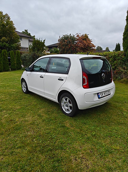 Volkswagen UP! 5 of 9