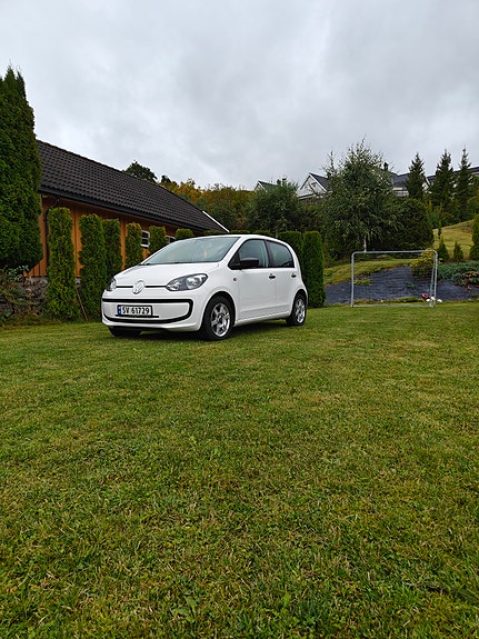 Volkswagen UP! 6 of 9