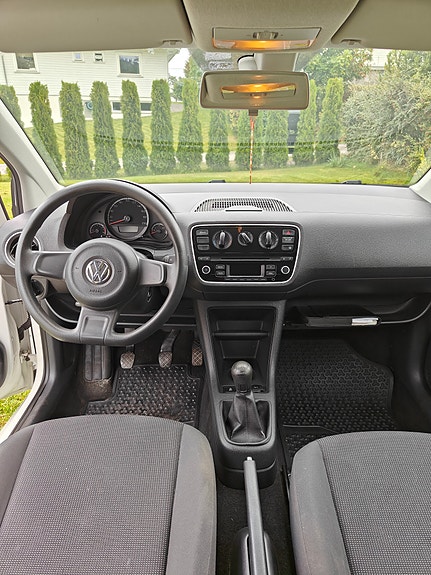 Volkswagen UP! 7 of 9