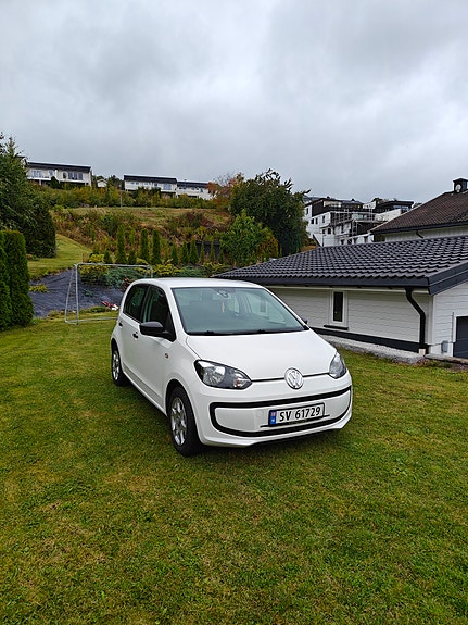 Volkswagen UP! 2 of 9