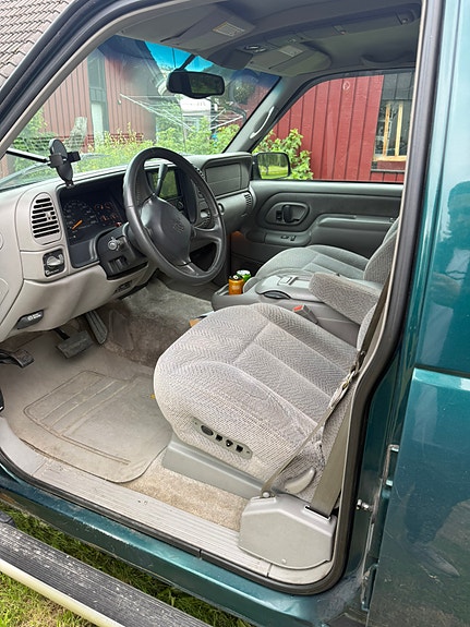 Chevrolet Suburban 5 of 6