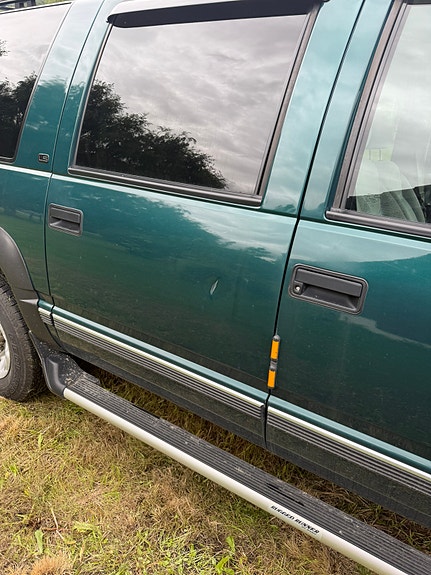Chevrolet Suburban 4 of 6