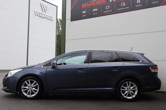 Toyota Avensis 4 of 30