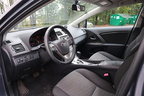 Toyota Avensis 17 of 30