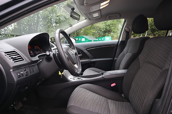 Toyota Avensis 18 of 30