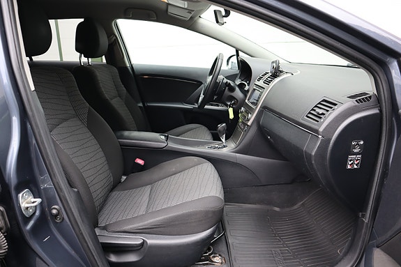 Toyota Avensis 20 of 30