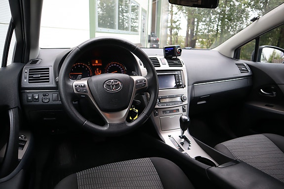 Toyota Avensis 25 of 30