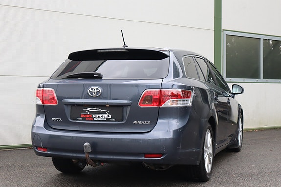 Toyota Avensis 13 of 30