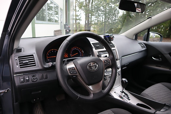 Toyota Avensis 19 of 30