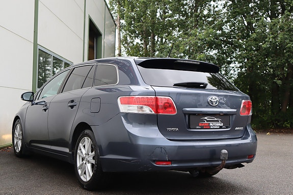 Toyota Avensis 15 of 30