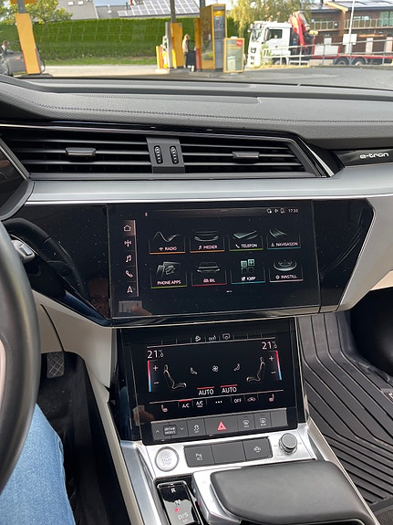 Audi e-tron 7 of 18