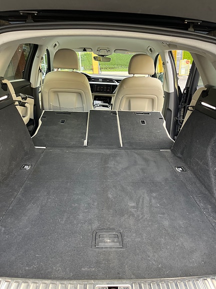 Audi e-tron 12 of 18