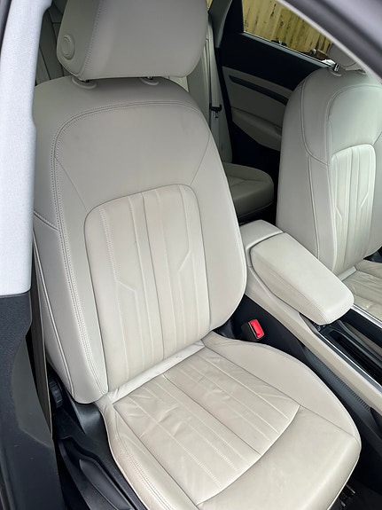 Audi e-tron 10 of 18