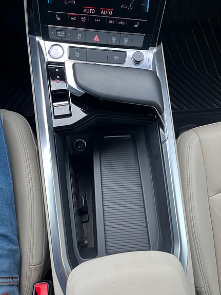 Audi e-tron 8 of 18