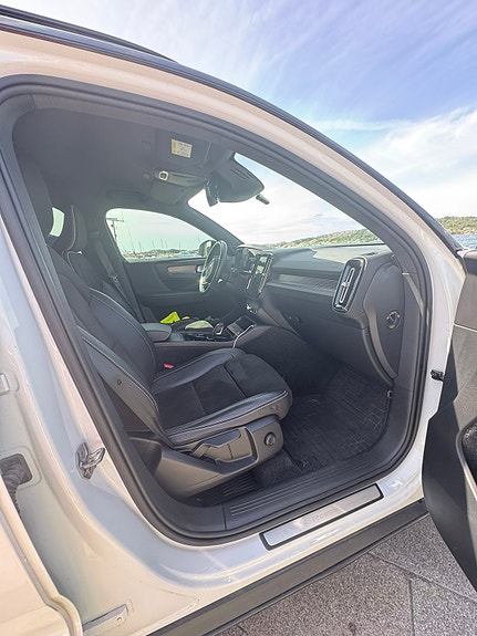 Volvo XC40 17 of 22