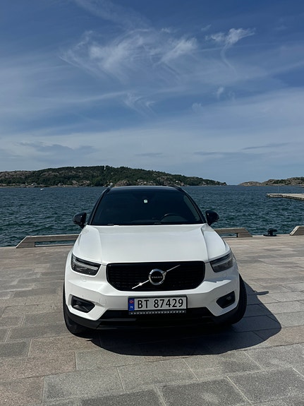 Volvo XC40 3 of 22