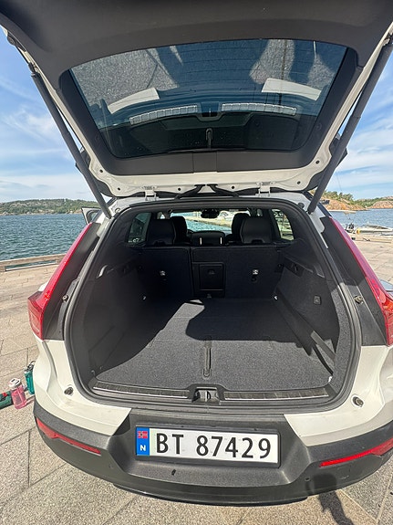 Volvo XC40 14 of 22