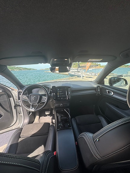 Volvo XC40 13 of 22