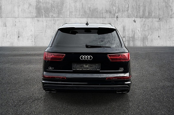 Audi Q7 4 of 24