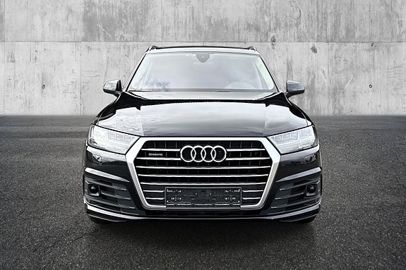 Audi Q7 8 of 24