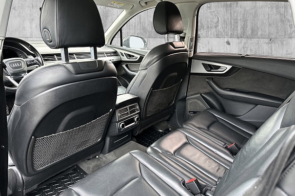 Audi Q7 12 of 24