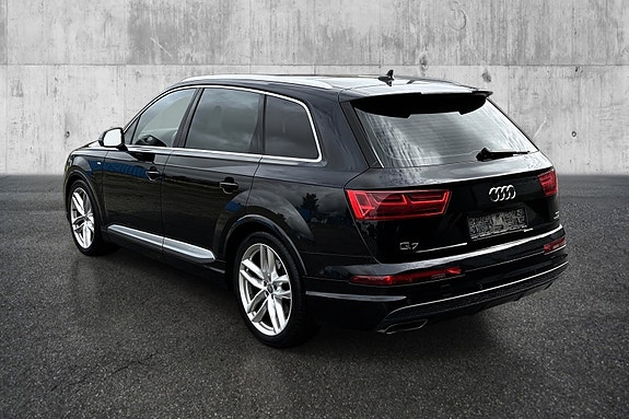 Audi Q7 3 of 24