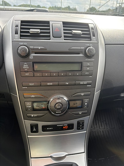 Toyota Corolla 8 of 15